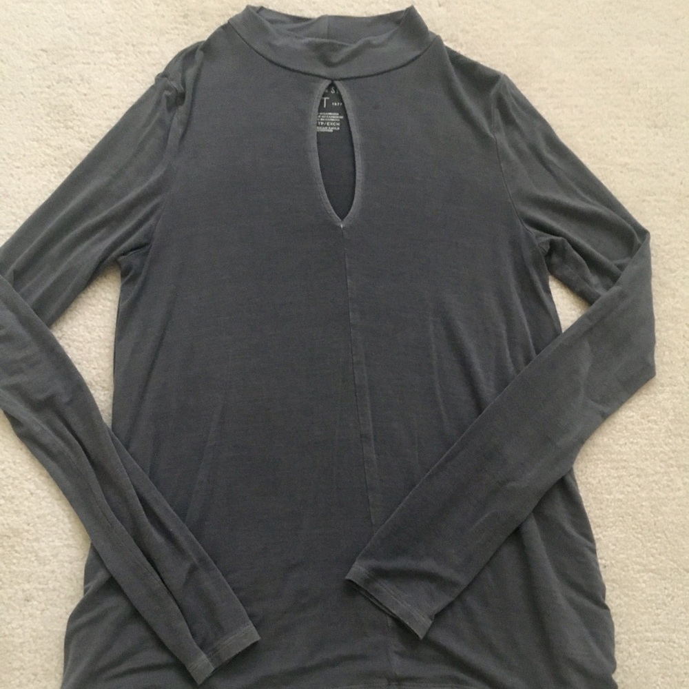 AE long sleeve with cut out